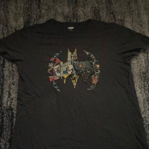 I’m selling a graphic t shirt from old navy.